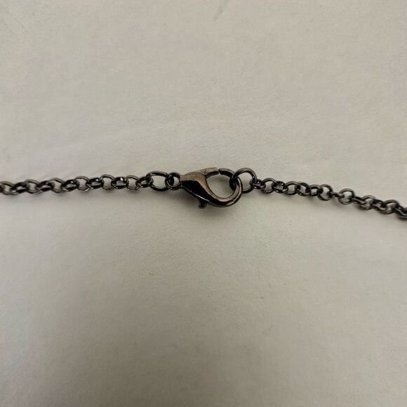 Grey  and black glass heart pendant necklace - Picture 9 of 9